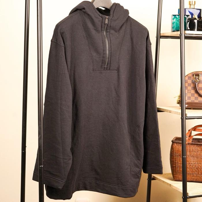 Athleta Jaket Hoodie Half Zipper Hitam dan Merah Desain Nyaman Stylish untuk Penggunaan Sehari-hari