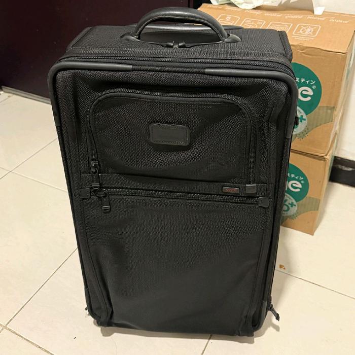 Koper Tumi Authentic Alpha 2 International Expandable Medium