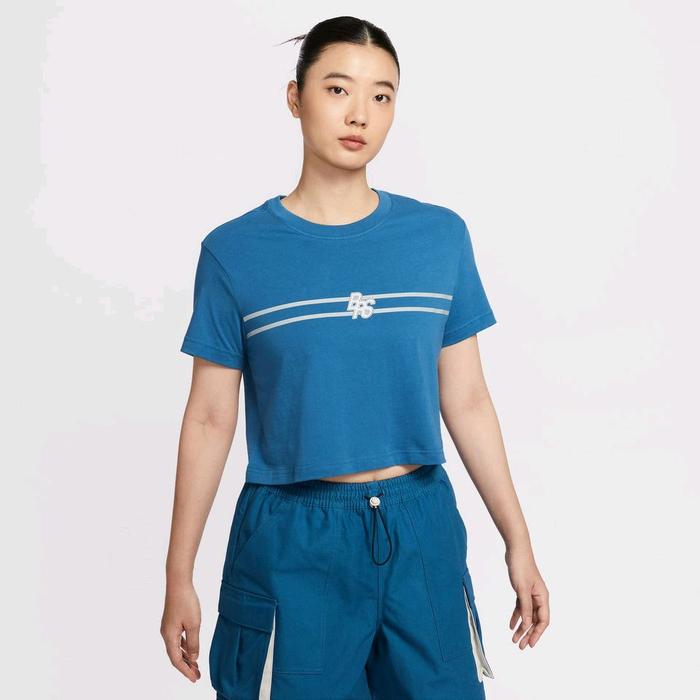 IM7162 457 Womens Nike Sportswear Club Loose Cropped Tee