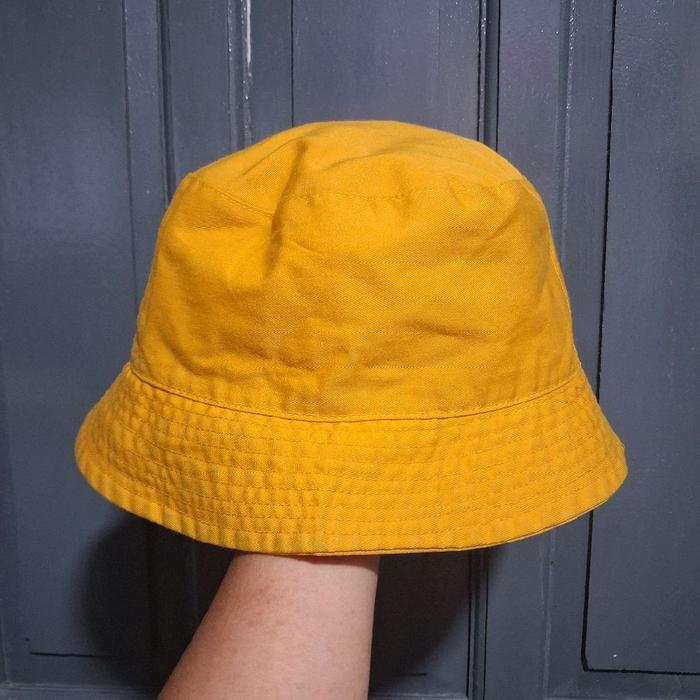 Topi gunung kuning polos (preloved) D 16cm