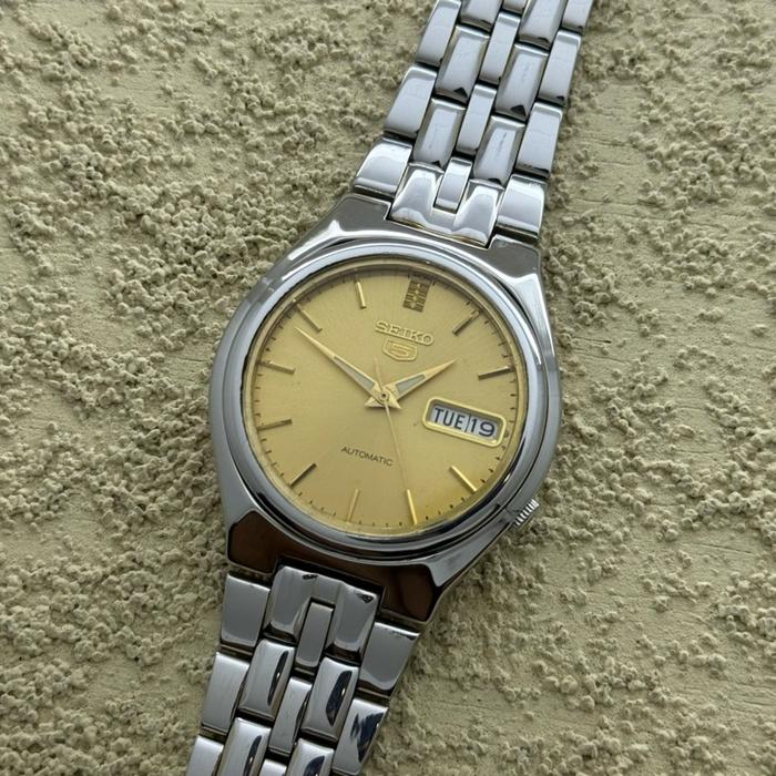 Arloji Jam tangan Seiko 5 Spesial 7s26c Gold Silver Second Preloved