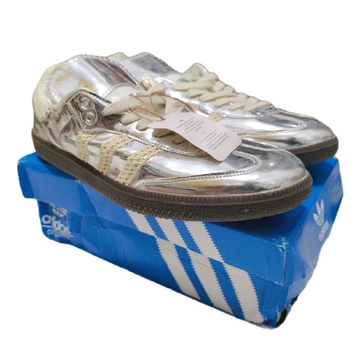 Sepatu Sneakers Adidas Samba Wales Bonner warna Silver Metalic
