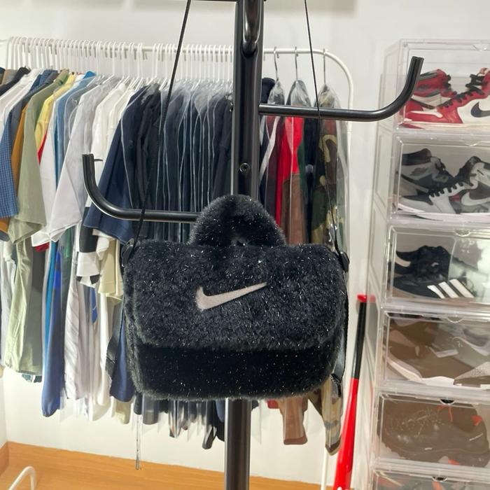 NIKE HAIRY SLING BAG PRELOVED LIKE NEW
