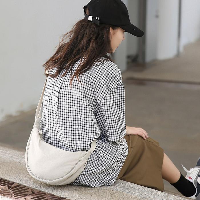 Tas selempang hang out Tas slempang uniqlo Tas fashion Wanita Slingbag Cewek