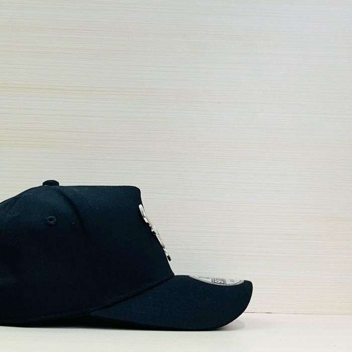 Topi Baseball hitam besi silver banteng