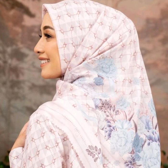 Rosette scarf sale wearing klamby