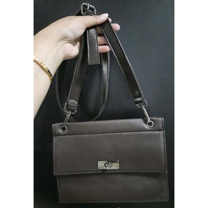 Preloved - Tas selempang coklat glossy untuk wanita