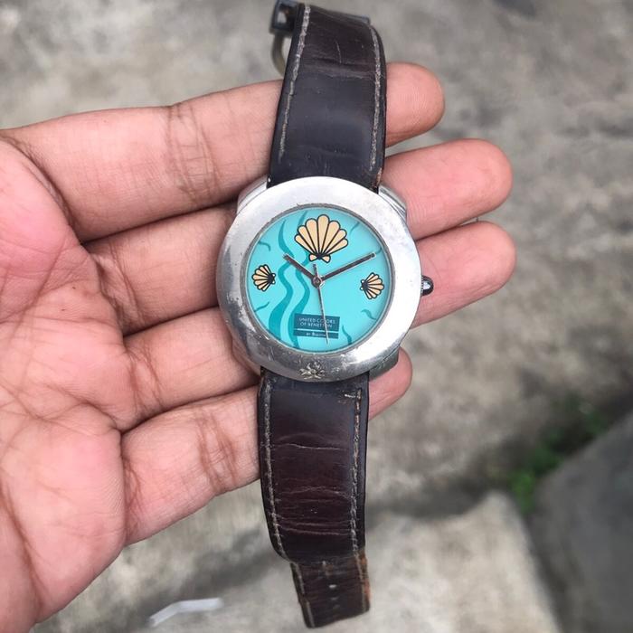 Jam tangan arloji vintage benetton by bulova dial “shell” quartz