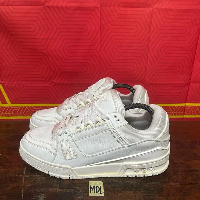 Sepatu second branded LV trainer full white size 41