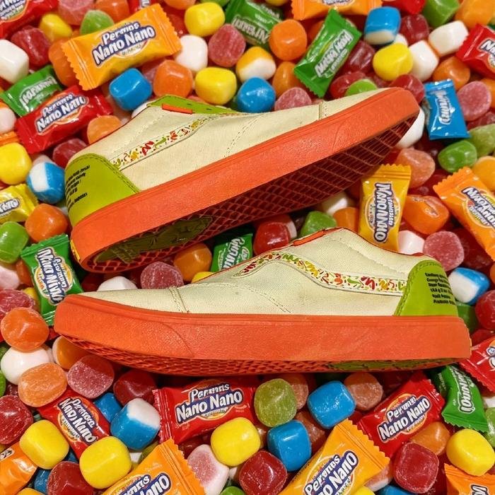 Sepatu Sneaker Permen Nano Nano dengan Desain Warna Cerah dan Sol Merah