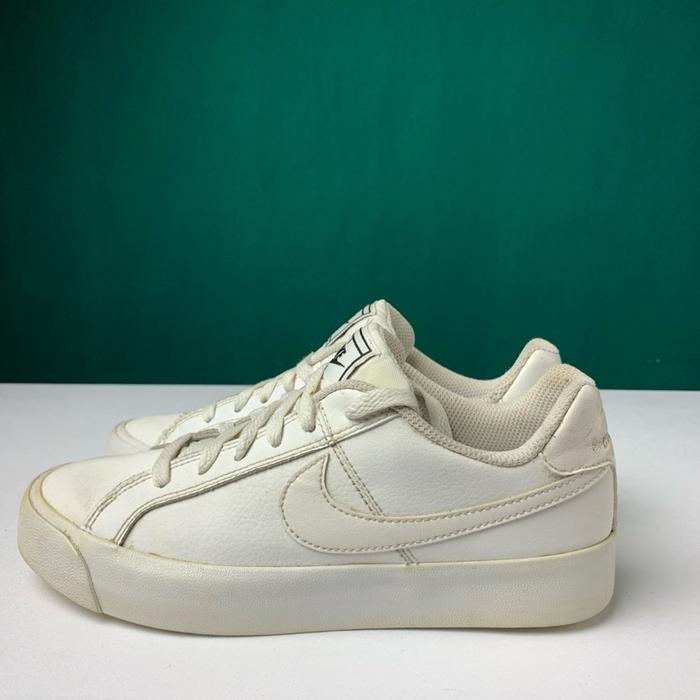 Nike Sepatu Sneakers Putih Model Classic Comfortable dan Stylish untuk Pria dan Wanita. Second size 