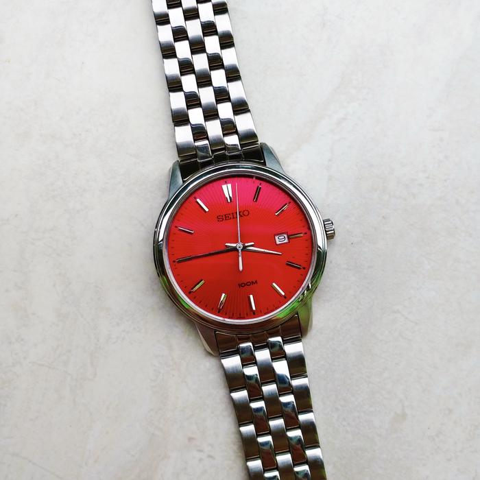 Jam Tangan Seiko Quartz JDM SUR 6N42 Red Cocktail Textured Dial Super Rare
