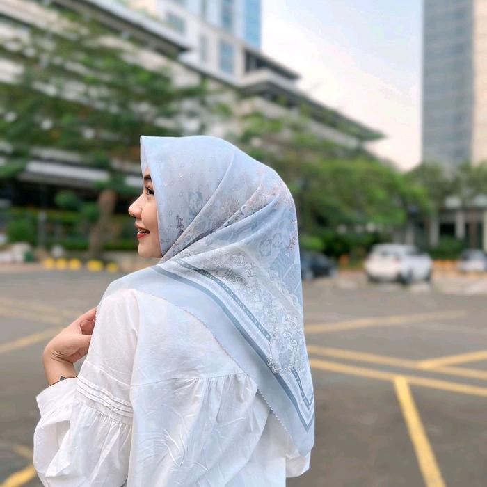 Miza Hijab Premium Segi Empat Voal Motif Bunga Tabebuya  Simpel Elegan Nyaman Syari
