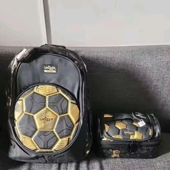 set tas dan lunch bag smiggle soccer ball hitam gold tas sekolah anak tas ransel backpack