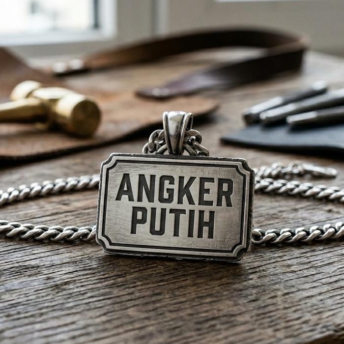 Kalung Dan Liontin Angker Terlaris Cowok Angker Putih Desain Unik untuk Pria