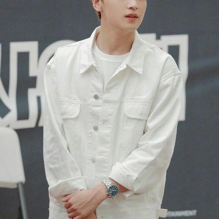 jaket denim haechan hitam putih polos