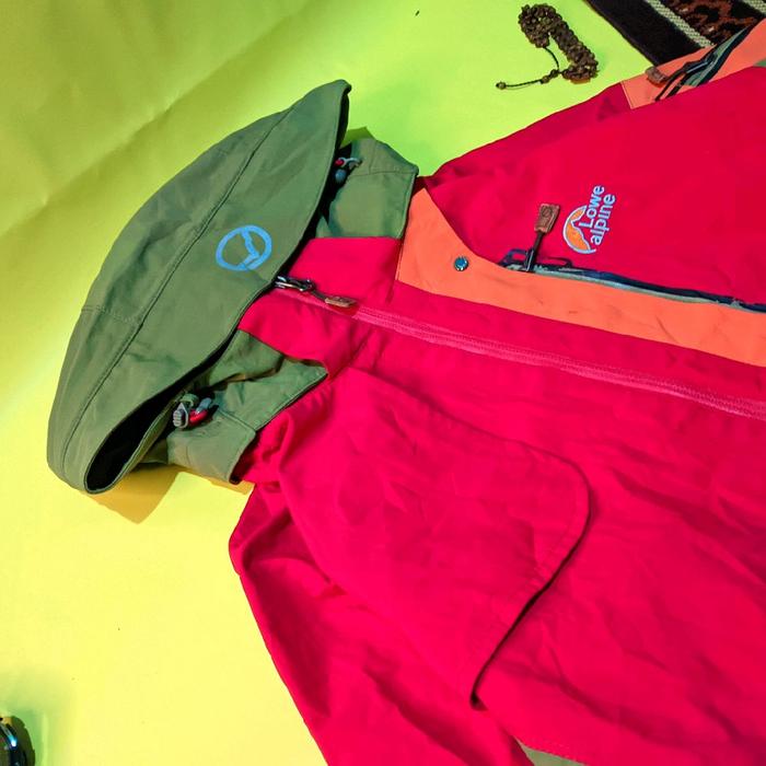 Jaket Outdoor Preloved Lowe Alpine Merah