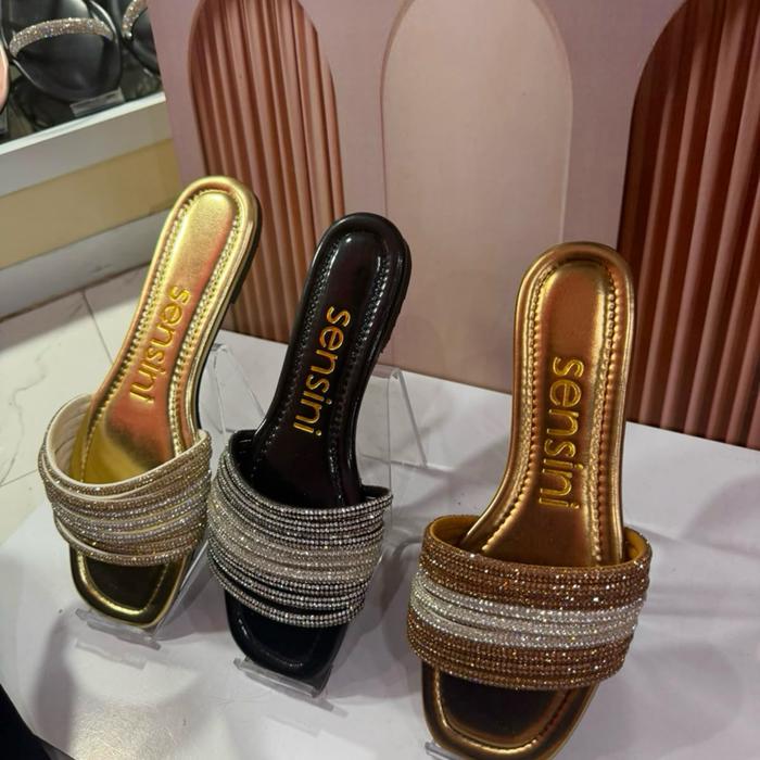 Sandal Flat Sensini dengan Desain Elegan dan Nyaman untuk Keseharian Anda - Shoes