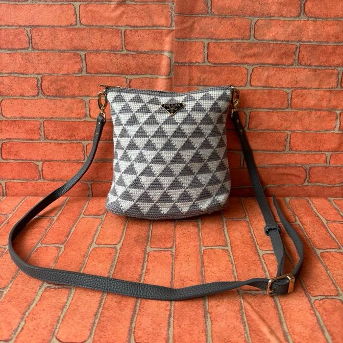 TAS SLING MINI WANITA PRADA MILANO RAJUT SECOND BRANDED PUTIH ABU / TAS SELEMPANG KECIL WANITA PRADA