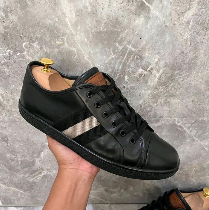 Sepatu 13 4 1 1 Y Size 8½ Fit 42-43 Original Sneakers Casual Bekas Second Preloved Authentic not guc