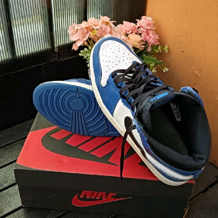 jordan high kombinasi warna hitam, putih, biru