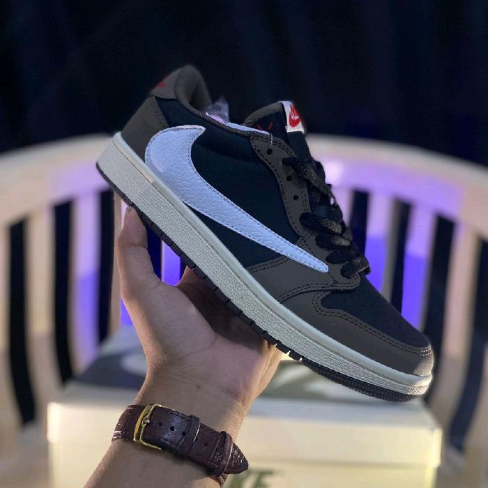 SEPATU SNEAKERES PRIA AJ LOW TRAVIS SCOT COKLAT ITEM COMBINASI PUTIH BERKUALITAS TINGGI Casual Shoes