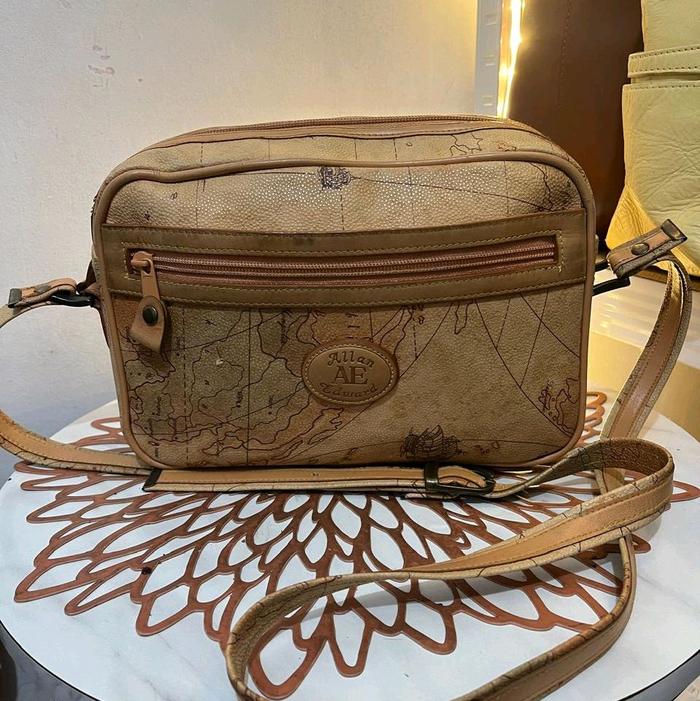Tas Sling Camera Bag Motif Peta Lebar 24 Cm Tinggi 18 Cm Cocok Untuk Santai Dengan Desain Unik Dan F
