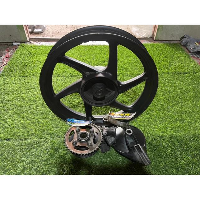 Velg Racing Belakang Motor Verza Set Tutup Kampas Dan Nap gear Original