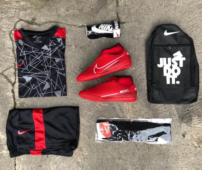 Ada (Paket Komplit) Sepatu Futsal Nike Mercurial CR7 Boots ankle merah