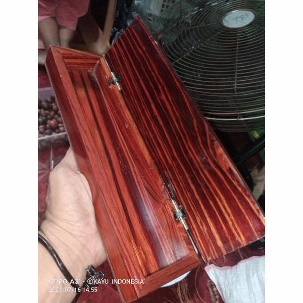 BOX KAYU/ TEMPAT TASBIH KAYU GAHARU ZEBRA MERAH