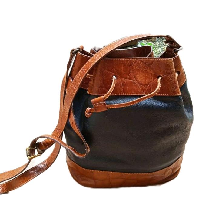 Tas wanita Vintage dari Furla model bucket