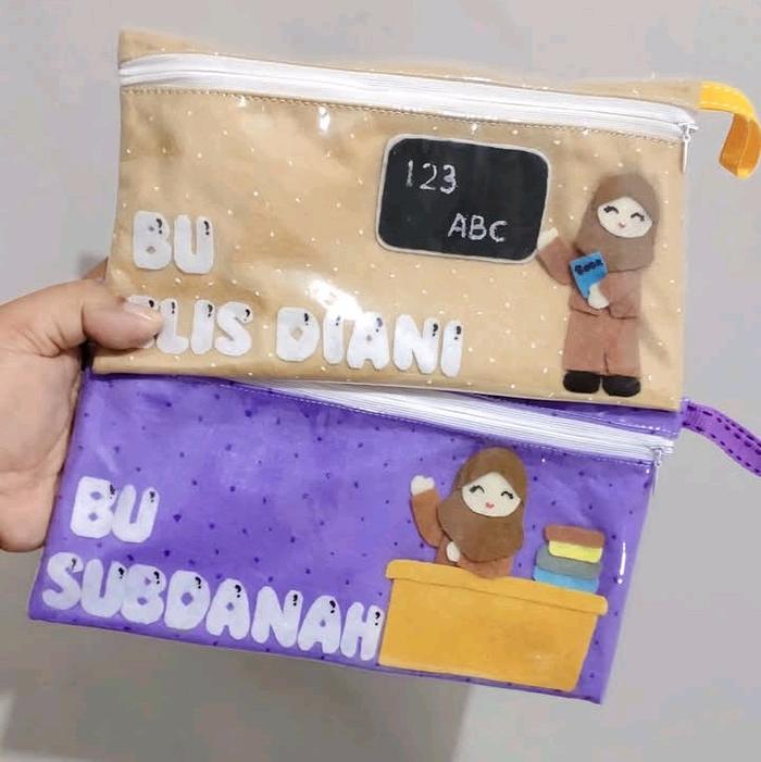 dompet pensil,pena,uang  karakter