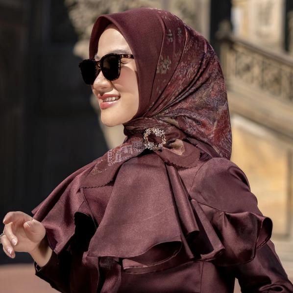 Buttonscarves x Allyssa Hawadi New York 4 Wisdom - Tolerance