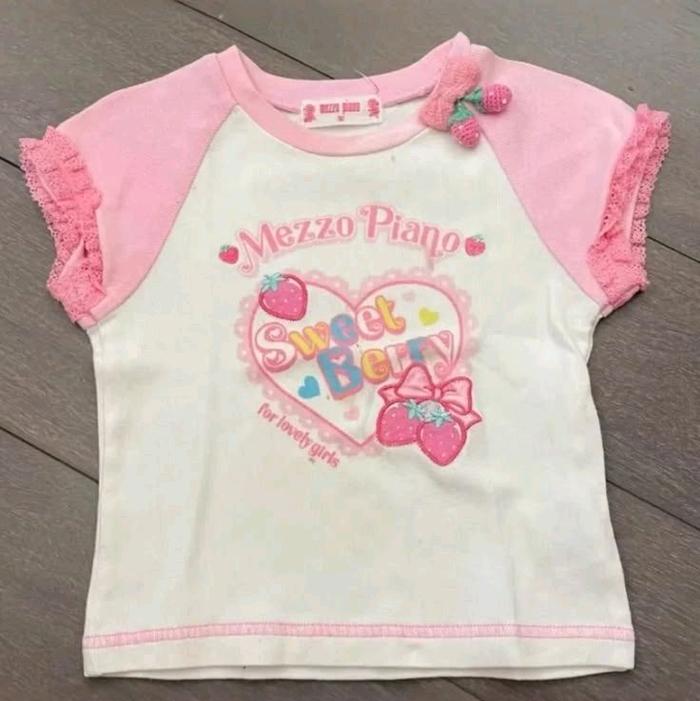 Mezzo Piano Babytee Sweet Berry untuk Anak Perempuan dengan Lengan Pendek dan Renda Cantik