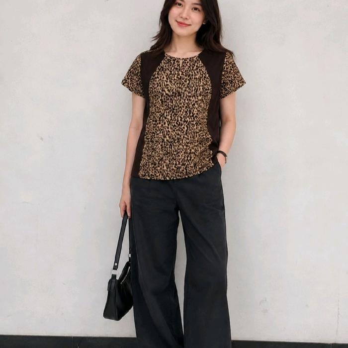 Baju Wanita Motif Leopard Hitam Coklat dengan Lengan Pendek dan Desain Unik merk mint original prelo