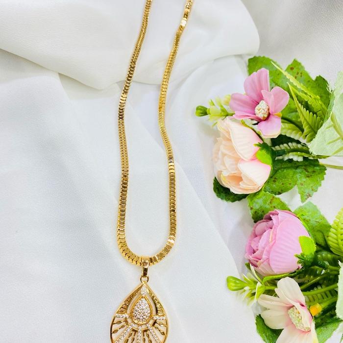 PERHIASAN ACCESSORIES XUPING LAPIS EMAS. Model Kalung Milano Besar Dengan Liontin Oval Mata Zirconia