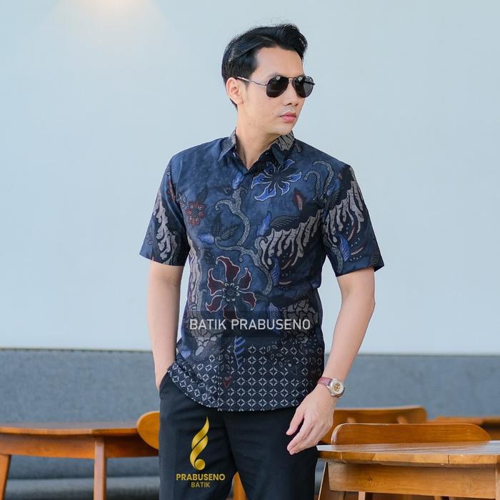 Prabuseno – Hem Kemeja Batik Pria Lengan Pendek Motif Pandega Slimfit Bahan Katun Printing Lapis Fur
