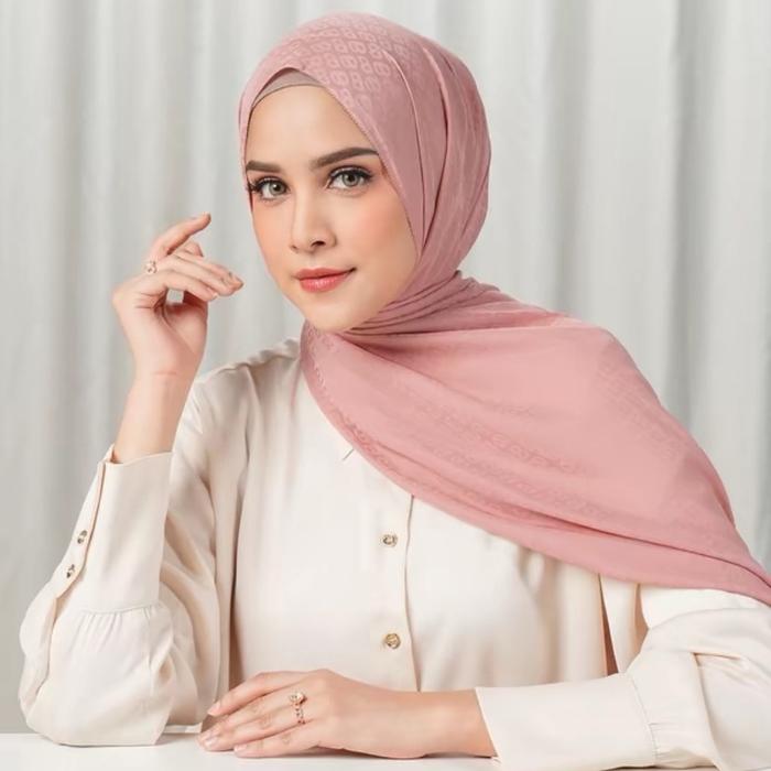 Buttonscarves - Tapis Satin Jucquard Shawl