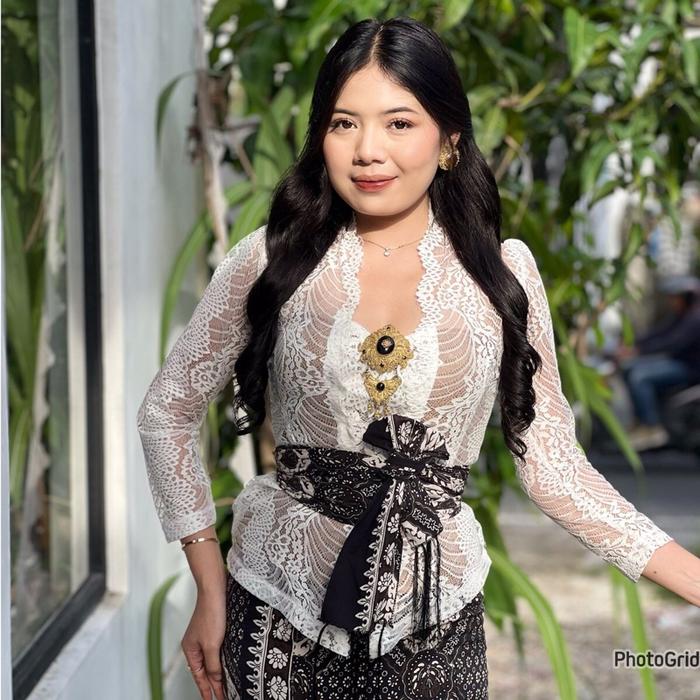 Kebaya brokat lace import premium tangan panjang spesial warna putih Wanita