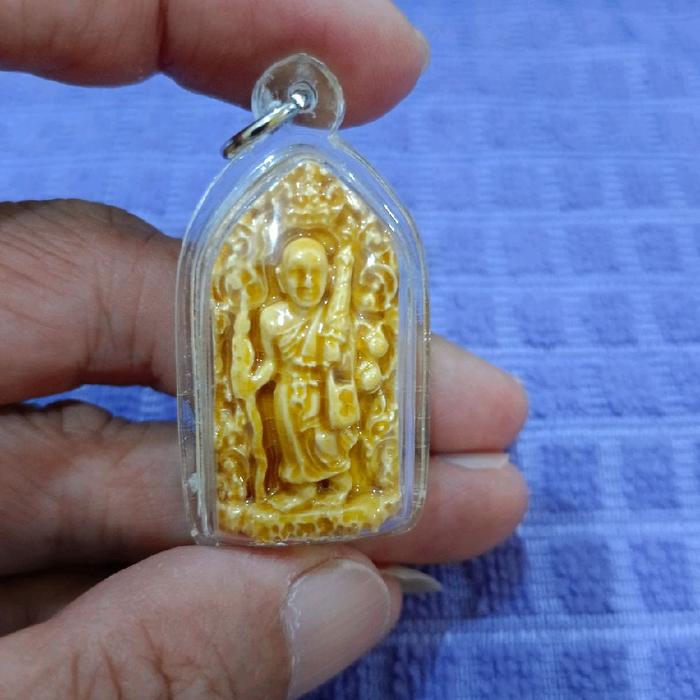 Phra Sivali. Lungpho Chaloem. Wat Phrayatikaram.  Ayutthaya.  Thn 2009. Bubuk Glasir.  Size 3 × 5 cm