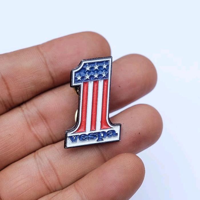 enamel pin vespa Amerika Bros Clips