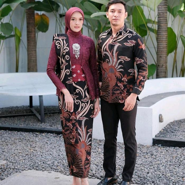 CP AYU KUTUBARU SETELAN KEBAYA KUTUBARU BROKAT SARIMBIT PASANGAN MOTIF ENCIM MERAH BURGUNDY/BIRU DON