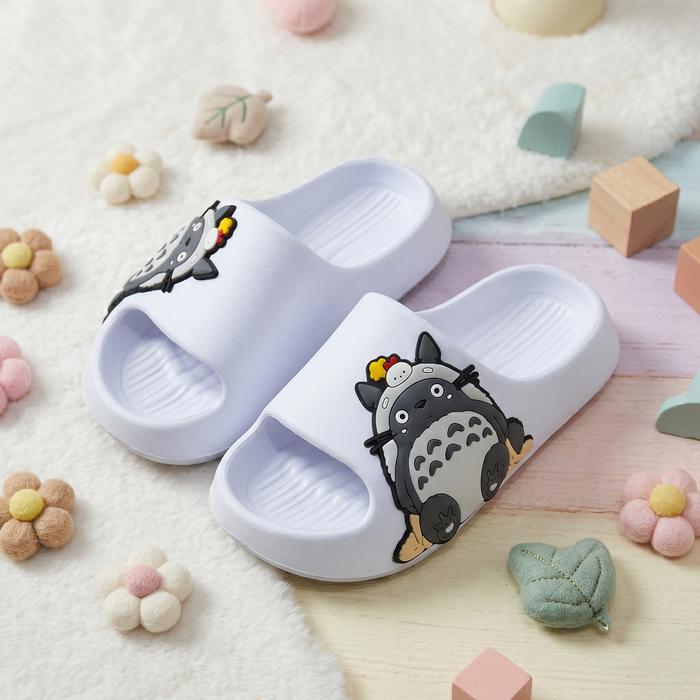 Sandal Selop Anak Totoro dengan Teman Kecil di Kepala Lucu Bahan Karet Size 24-35 Warna Hitam Putih