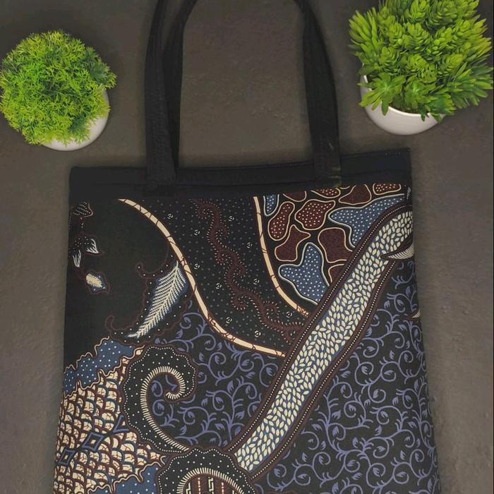 Tas Batik Selempang Wanita dengan Bahan Kain Batik Tradisional dan Spon Eva - Tote