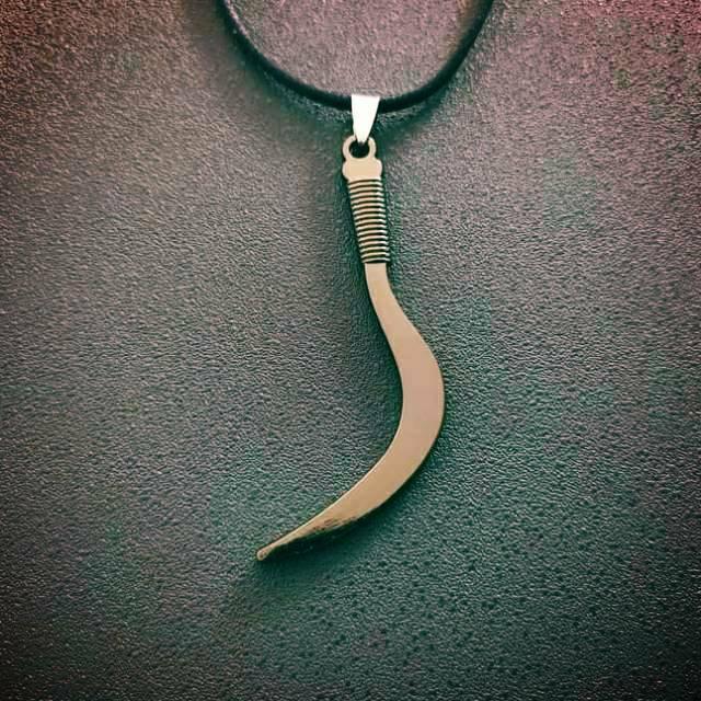 Kalung Pria Wanita Model Tali Liontin Celurit Terbaru Hadiah