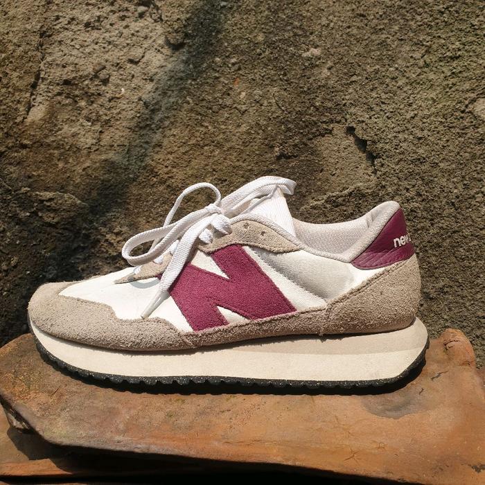 Sepatu Sneakers Casual Running New Balance NB 237 WS237RB Original Second