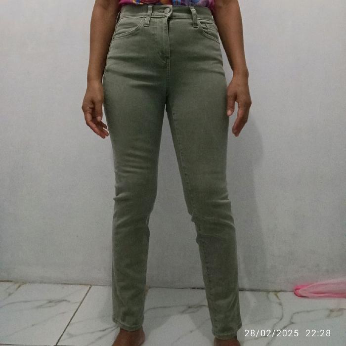celana panjang jeans wanita hijau army PL uniqlo