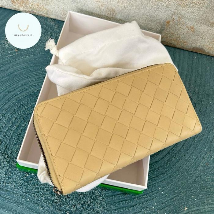 BOTTEGA LONG ZIP WALLET IN PORRIDGE