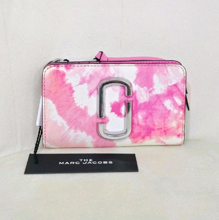 (100% ORI) MJ THE SNAPSHOT TIE DYE COMPACT WALLET PINK MULTI
