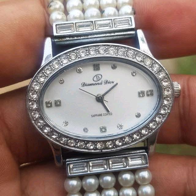 DIAMON DIOR Jam Tangan Wanita Original Mulus Mewah dengan Desain Elegan Tali Mutiara Mesin Baterai J